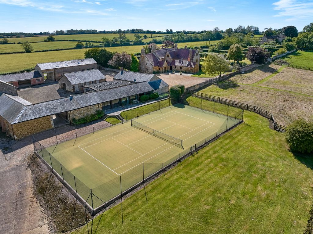 Property photo 2 of 27 Tennis Court