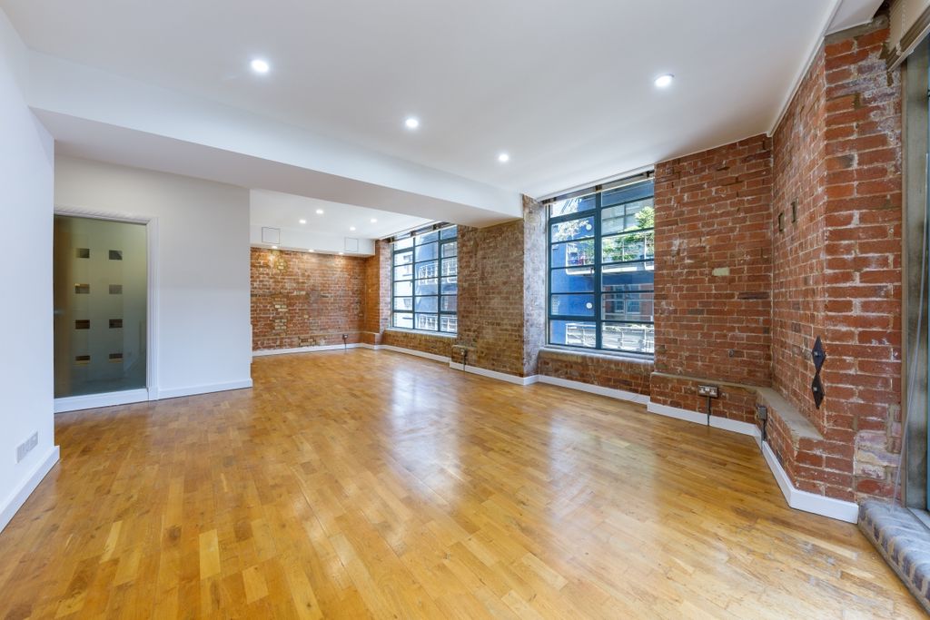 Property photo 3 of 15 Boss House F28 (0...