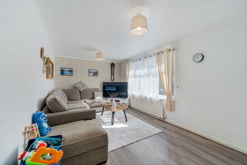 Property photo 3 of 19