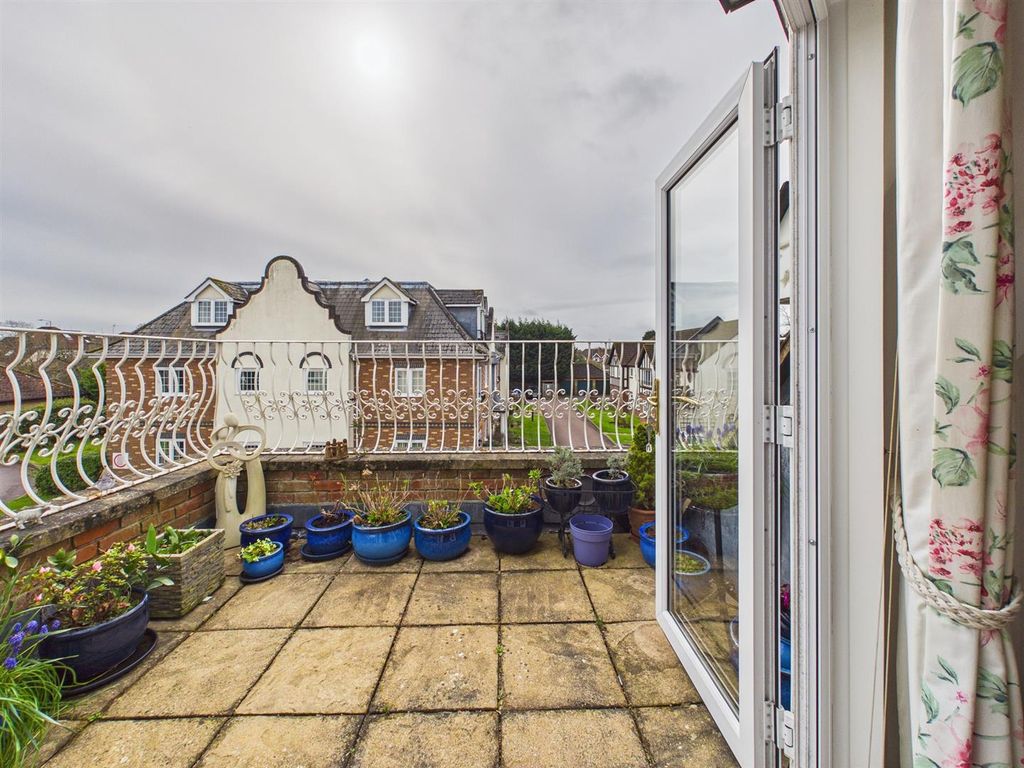 Property photo 3 of 10 Cam05510G0-Pr0184-Still013.Jpg