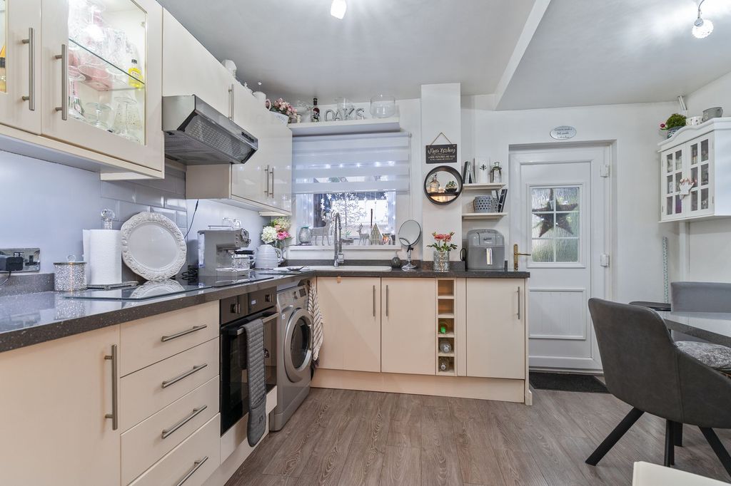 Property photo 2 of 24