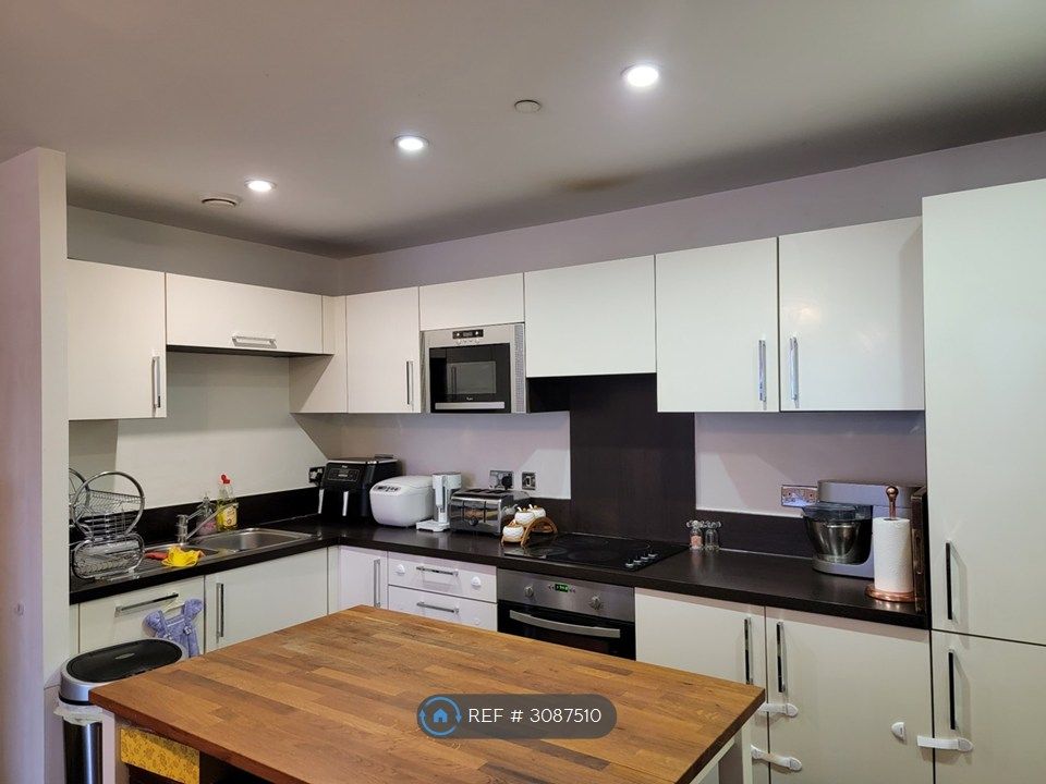 Property photo 3 of 11 Kitchen