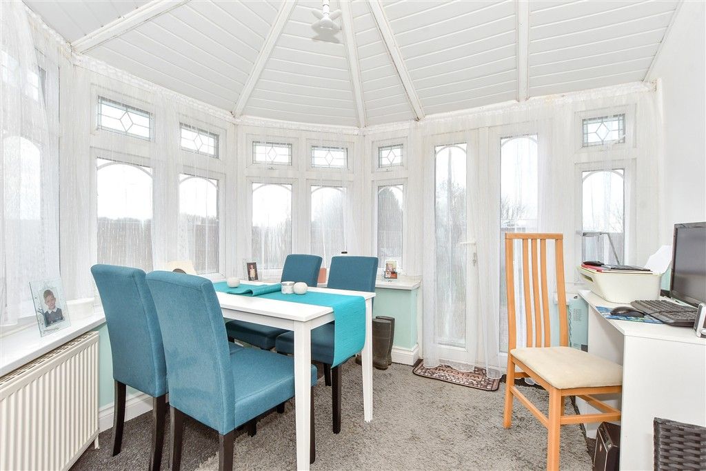 Property photo 3 of 10 Dining Area