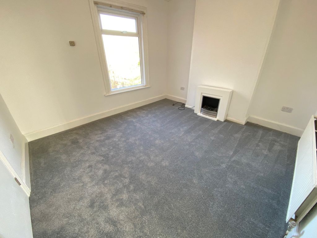 Property photo 2 of 11 Living Room