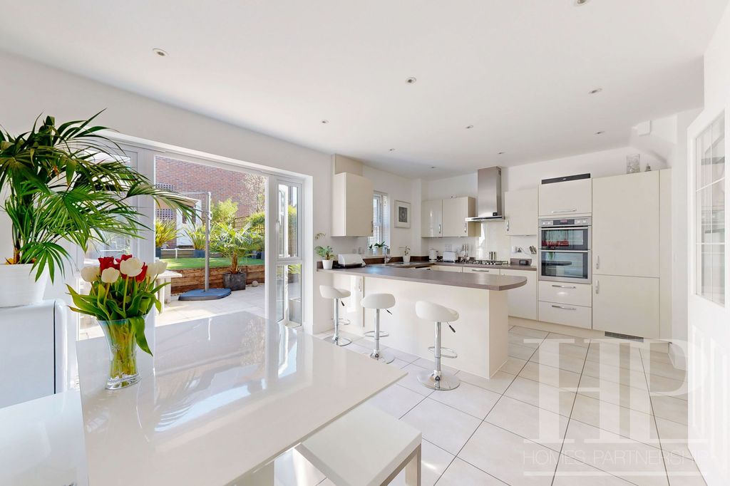 Property photo 2 of 26