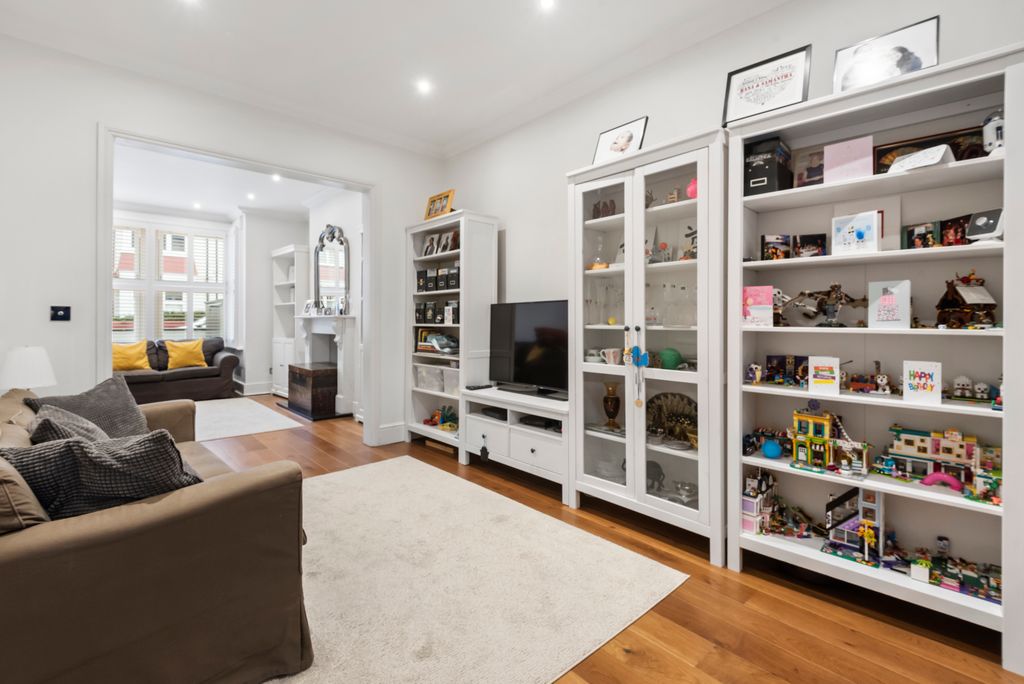 Property photo 3 of 16 Picture No. 10