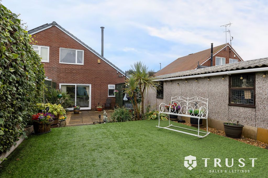 Property photo 2 of 34