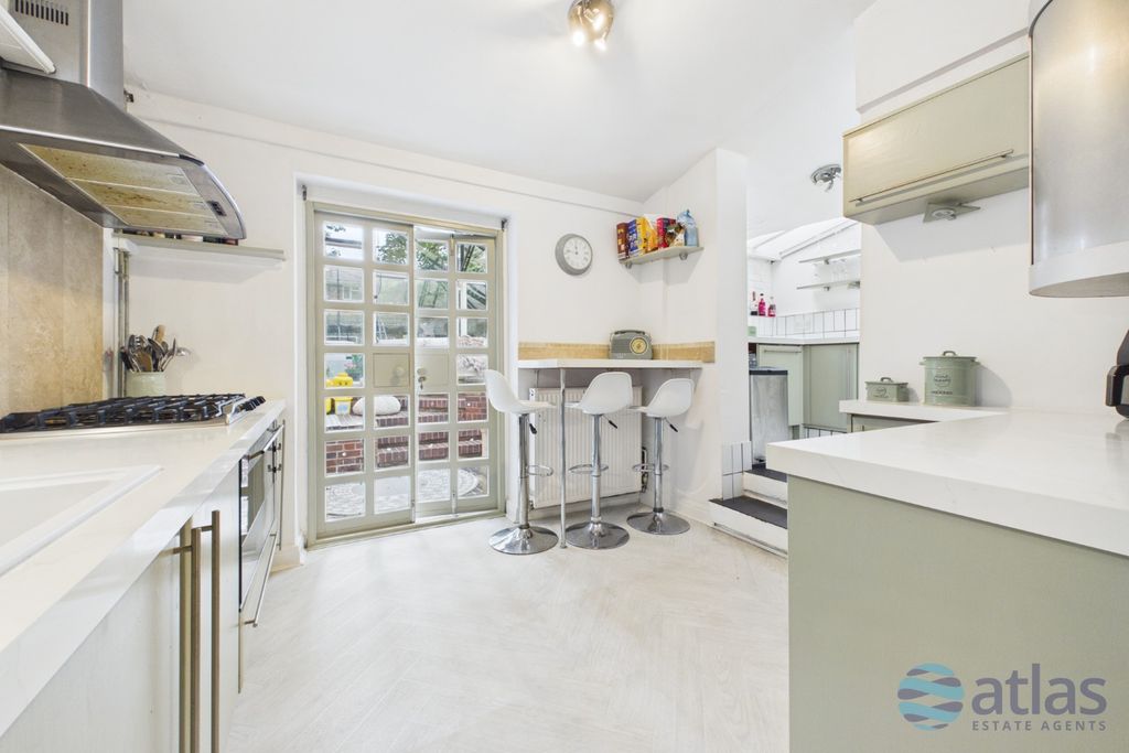 Property photo 3 of 34 Kitchen