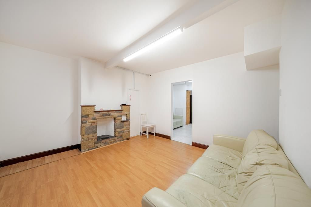 Property photo 3 of 19 Reception