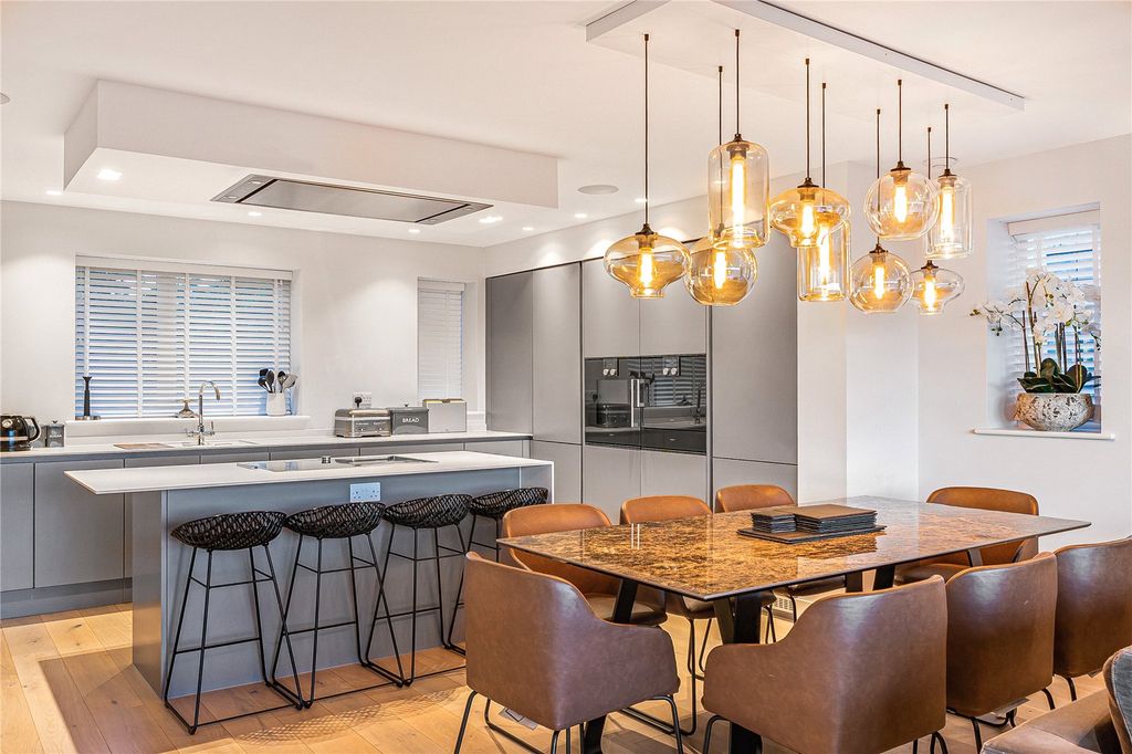 Property photo 2 of 24 Picture No. 18