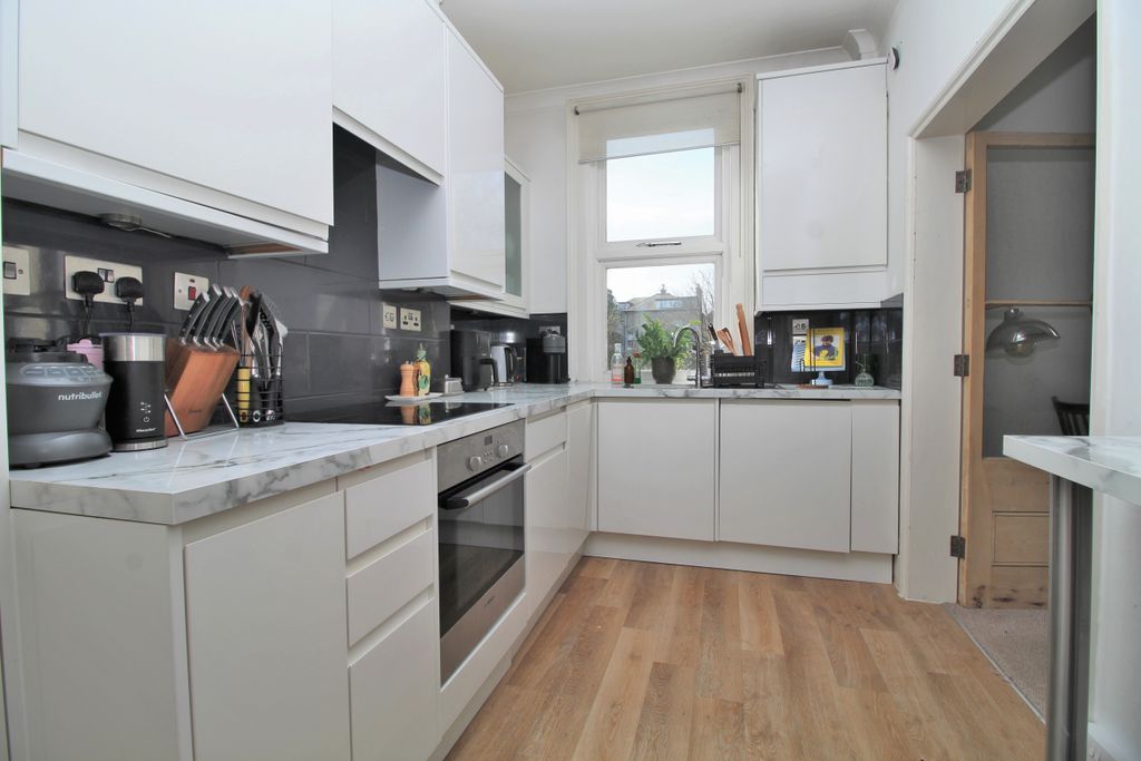 Property photo 2 of 19 65