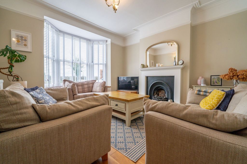 Property photo 2 of 31