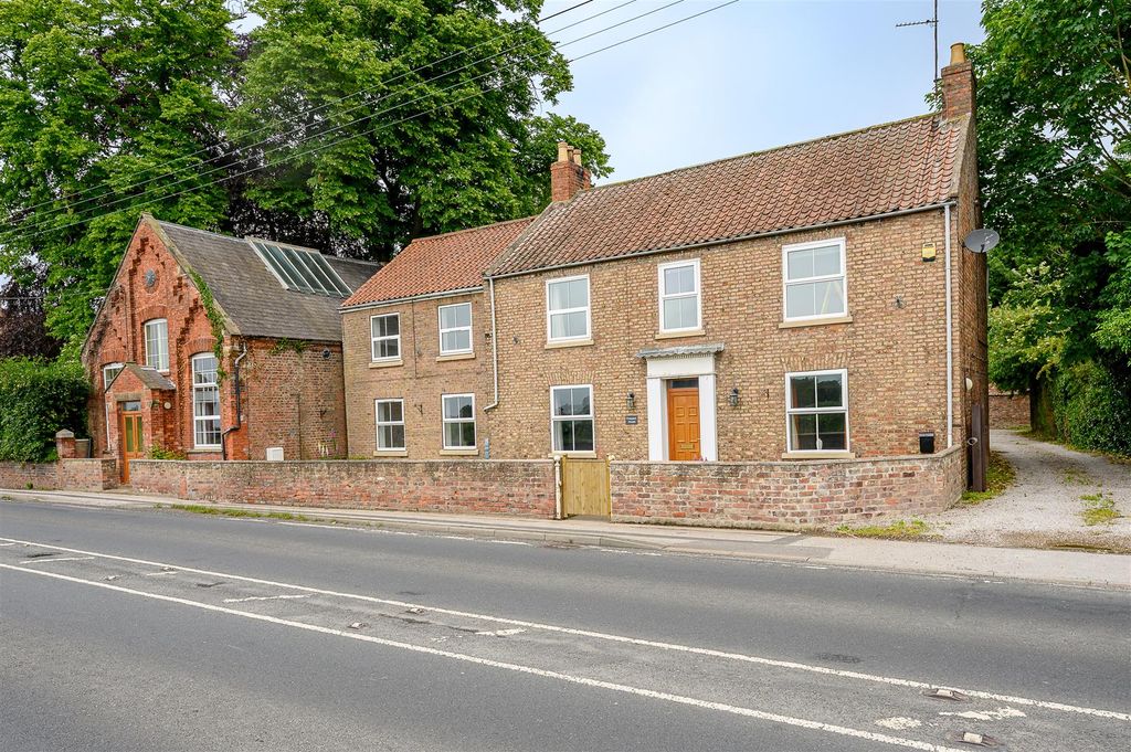Property photo 1 of 34