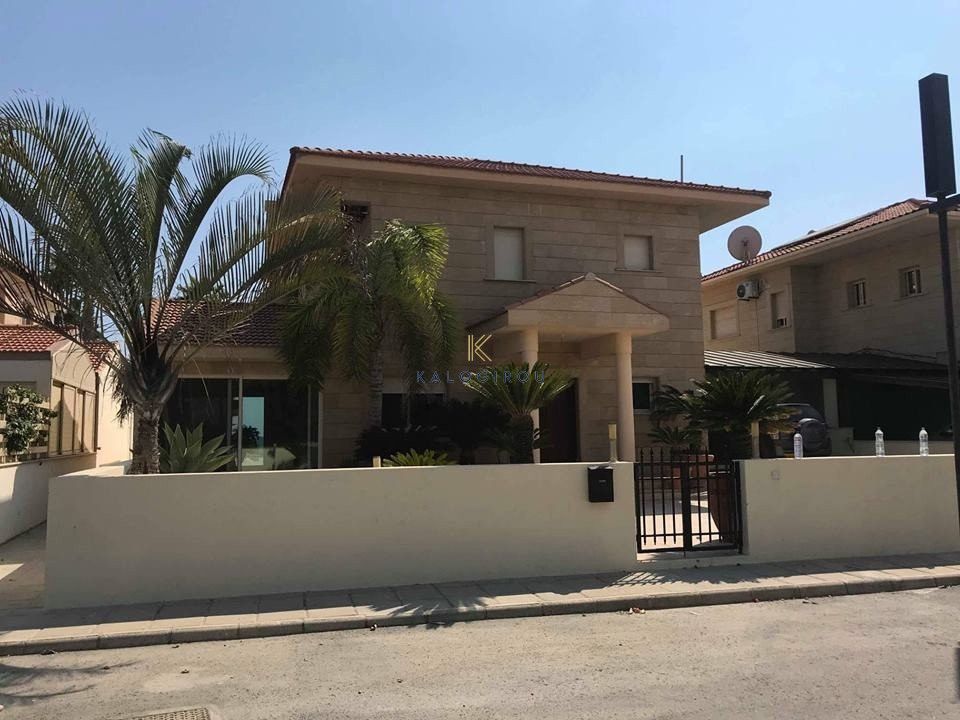 Property photo 2 of 37