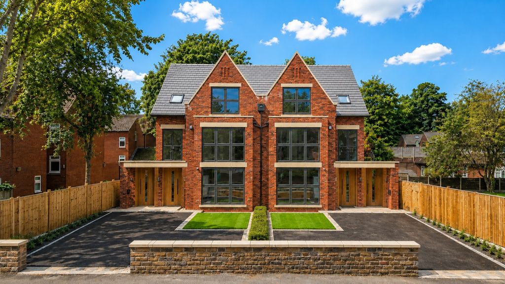 Property photo 1 of 18 Stunning Home With Annexe