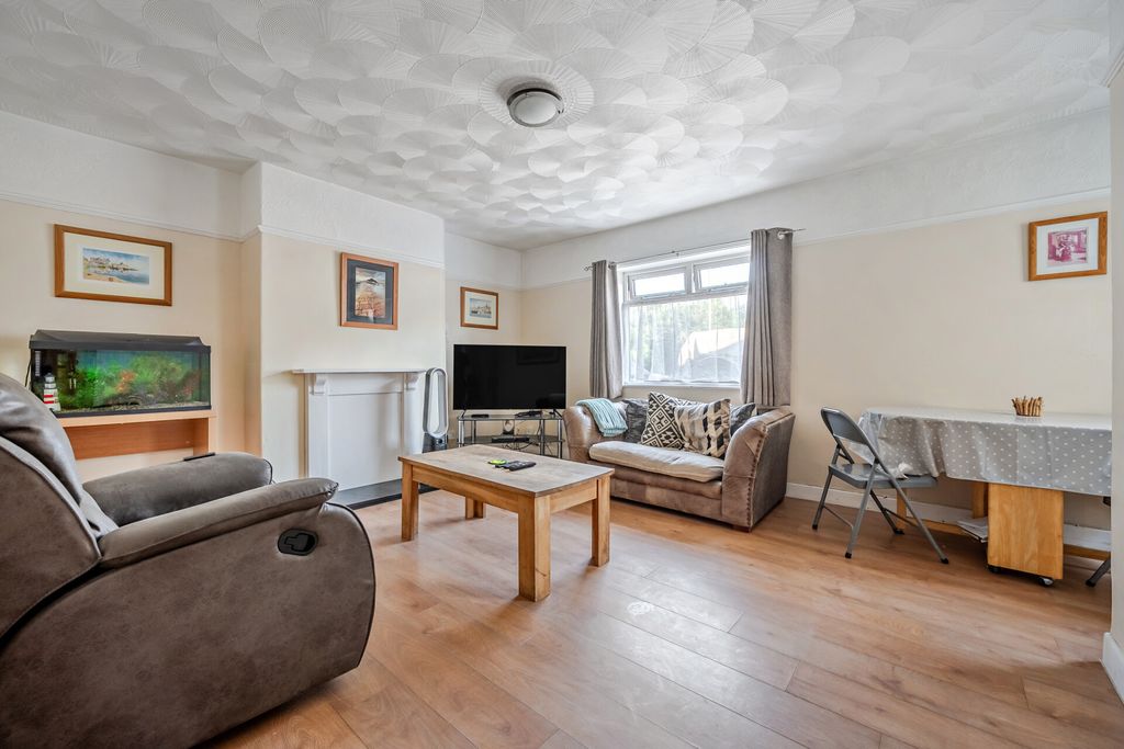 Property photo 2 of 13 2 - Lounge