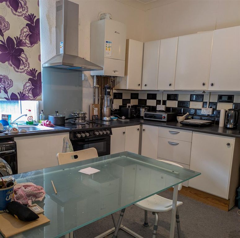 Property photo 3 of 7 1000007102-2.Jpg