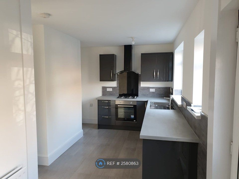 Property photo 1 of 11 Kitchen, View 2