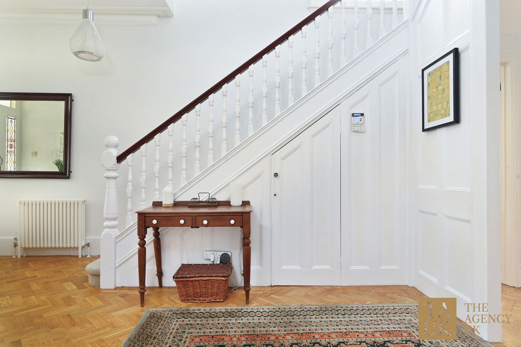 Property photo 3 of 34