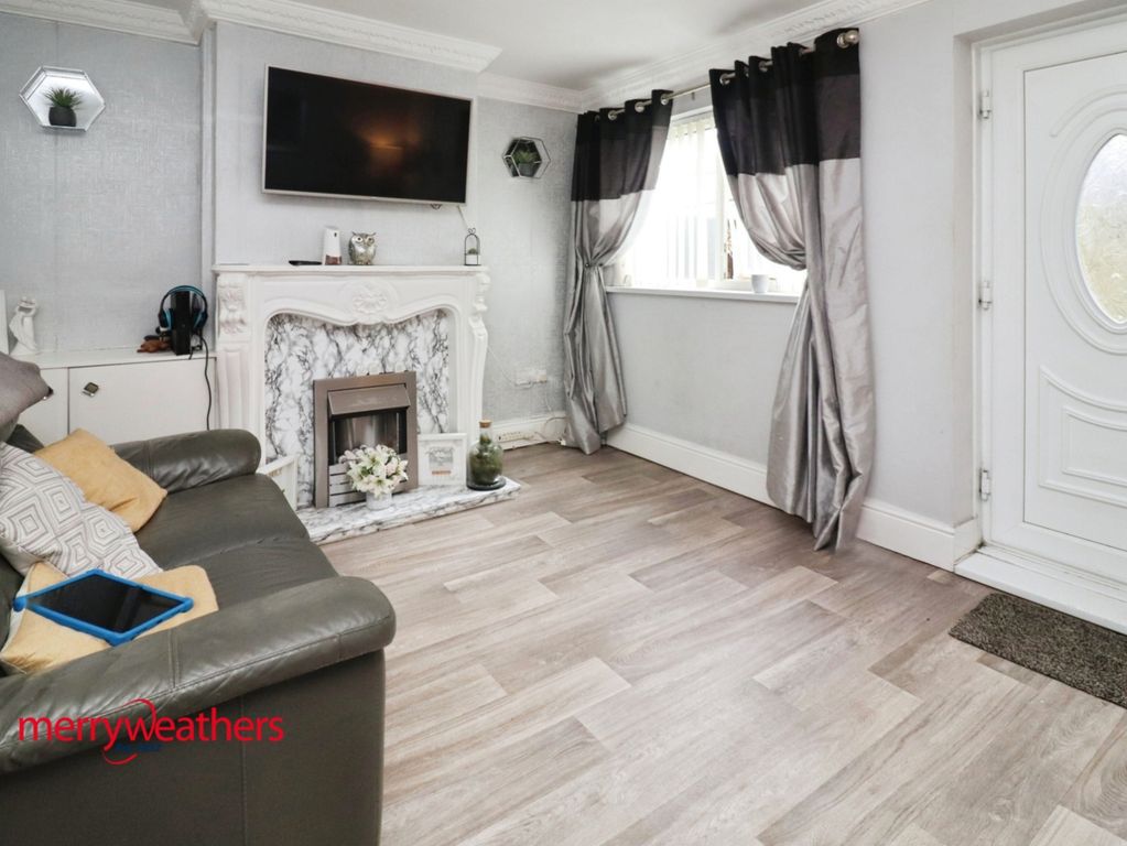 Property photo 3 of 12 Lounge