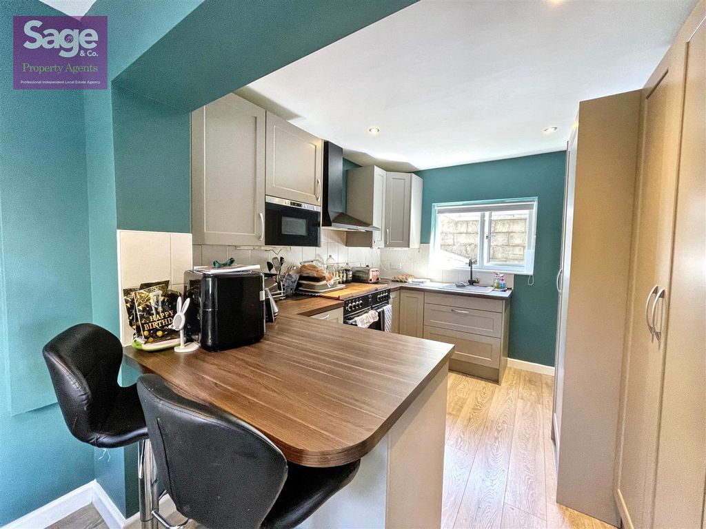 Property photo 3 of 28