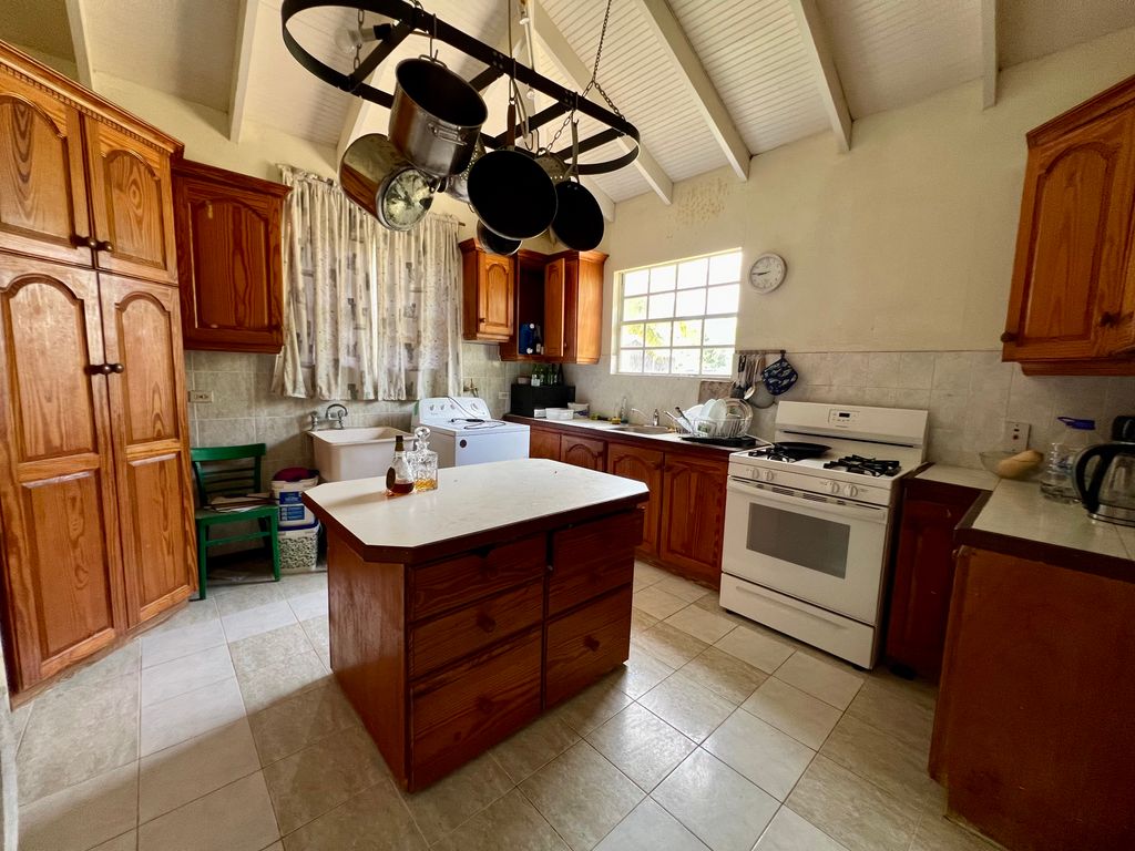 Property photo 2 of 34
