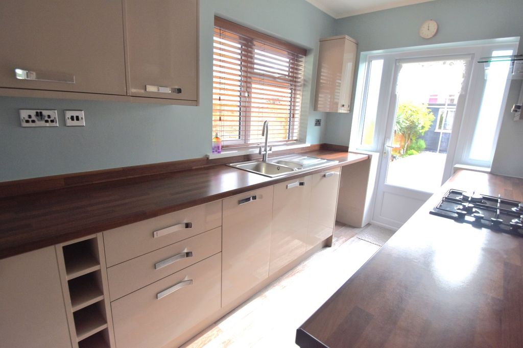 Property photo 2 of 11 Picture No. 14