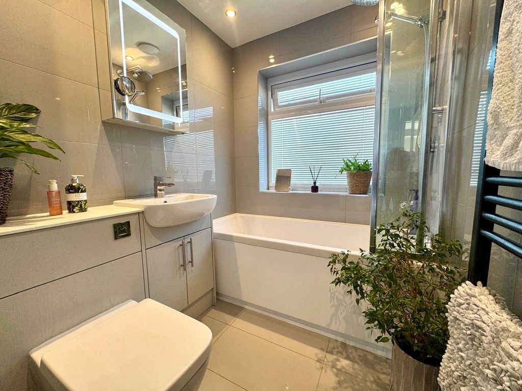 Property photo 3 of 13 Bathroom