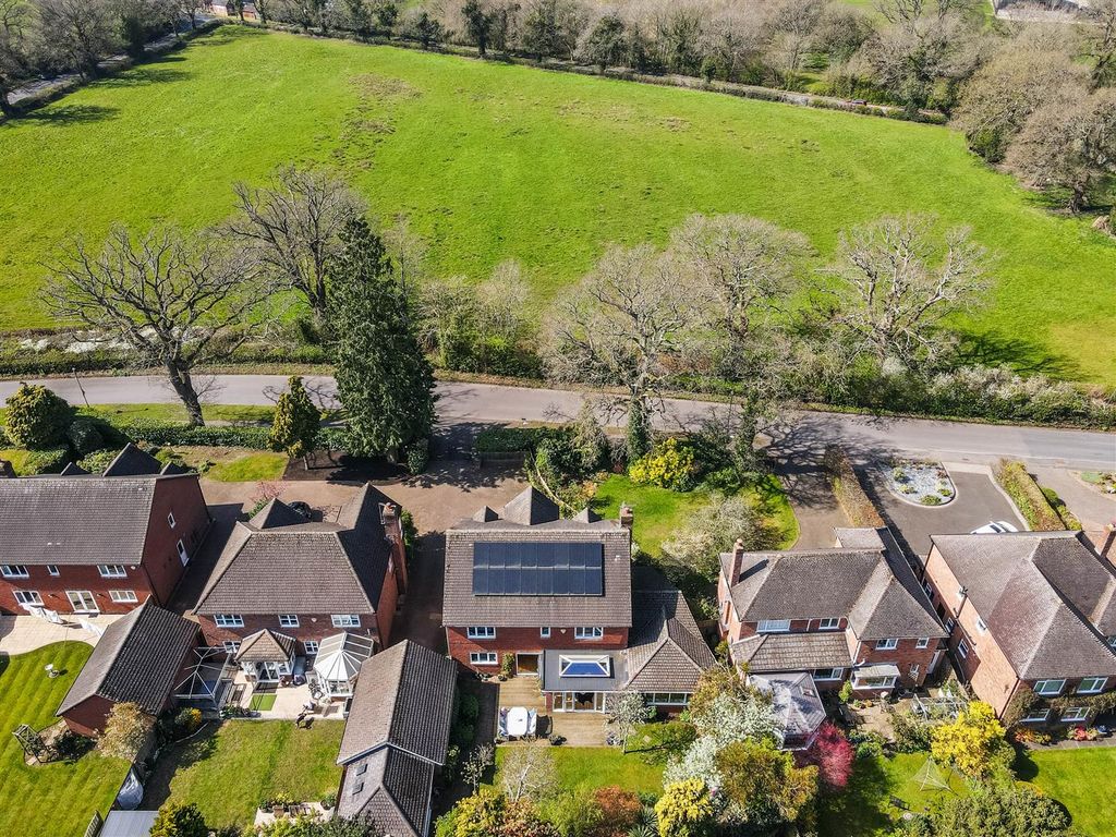 Property photo 3 of 32 271 Four Ashes Road_5.Jpg