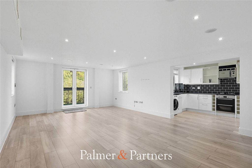 Property photo 3 of 24 Picture No. 06