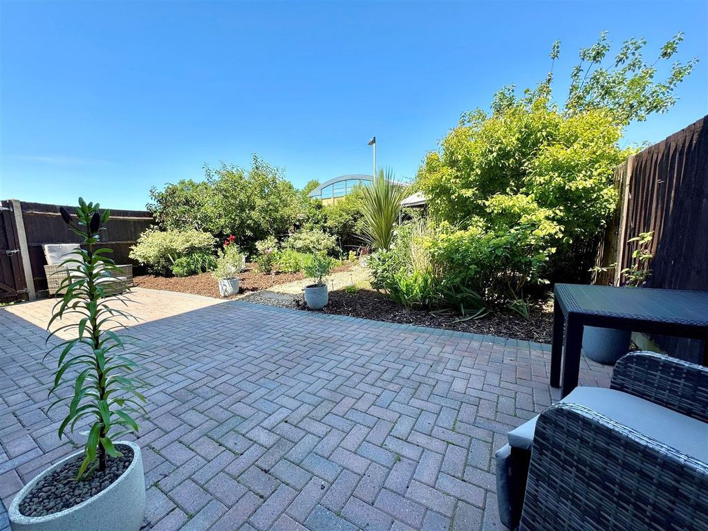 Property photo 2 of 19 Garden 2.Jpg