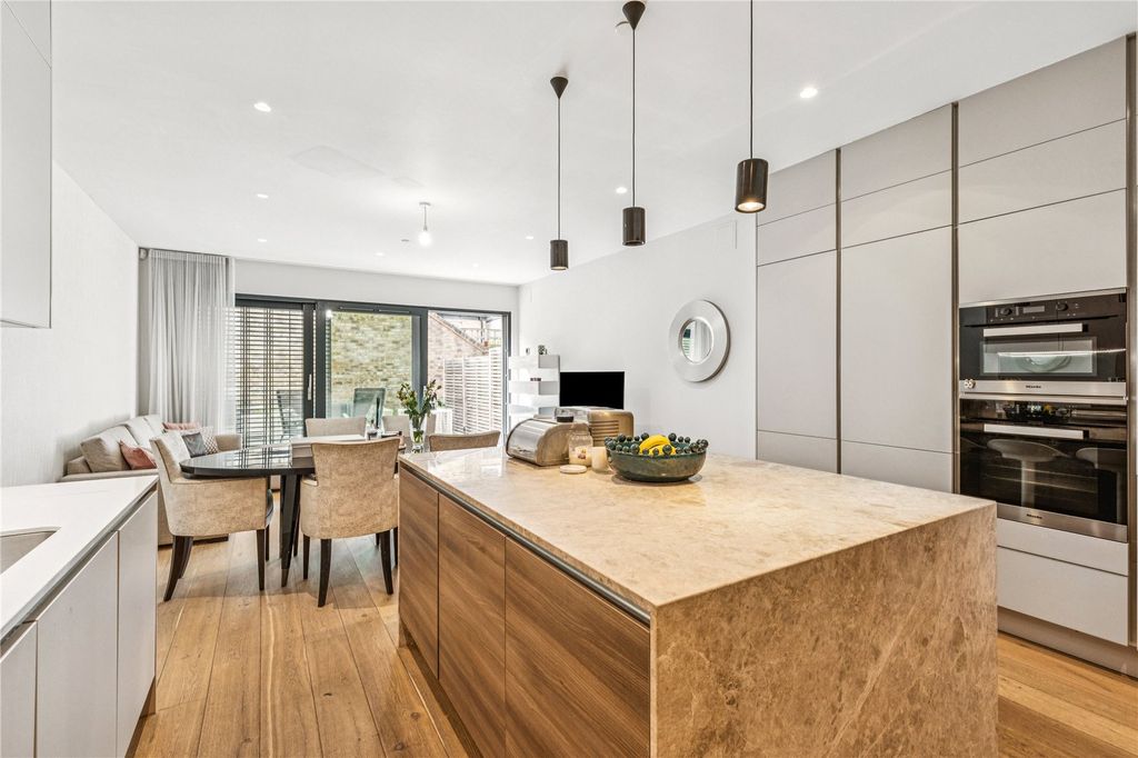 Property photo 1 of 20 Picture No. 04