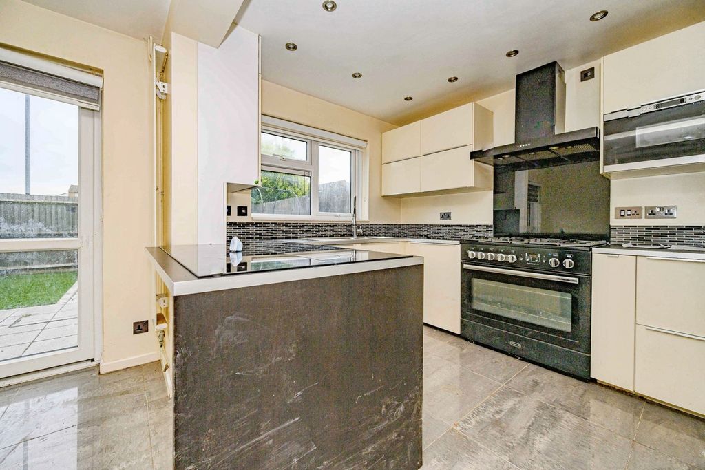 Property photo 2 of 16 Photo