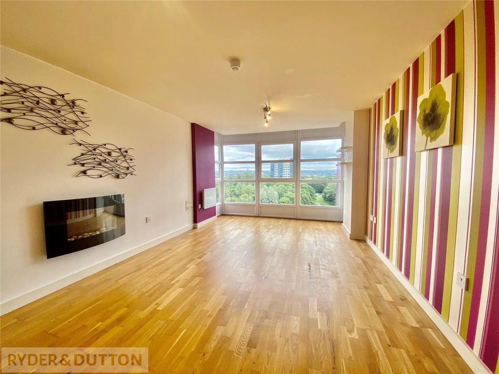 Property photo 2 of 12 Lounge