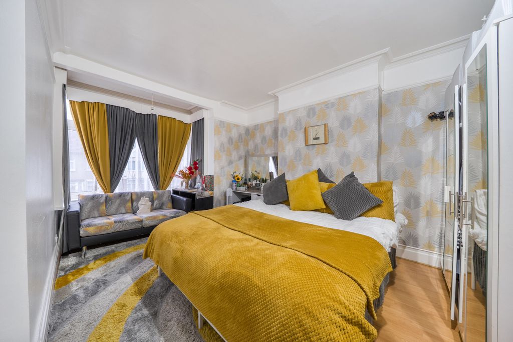 Property photo 2 of 17 1400904-17-696E47...