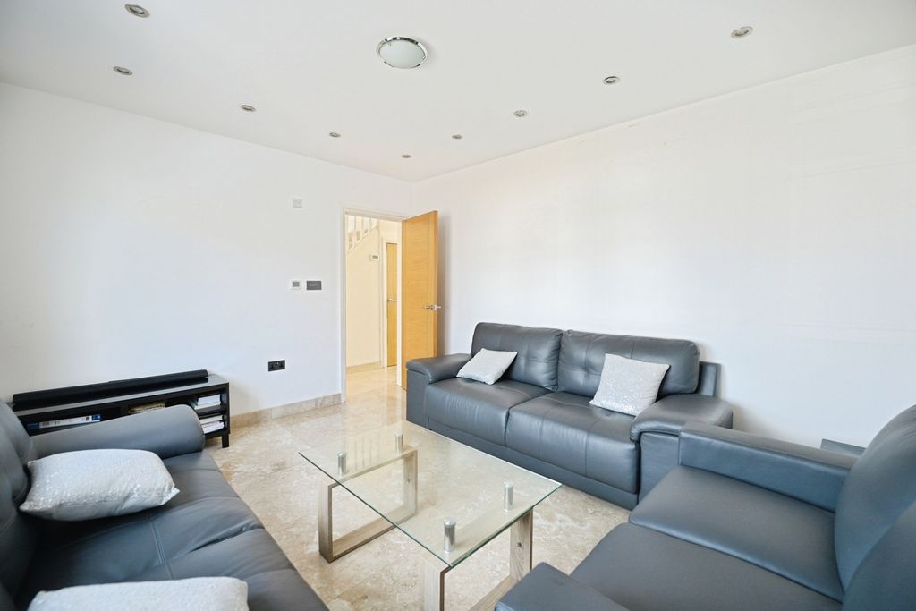 Property photo 2 of 20 Pbox-Img.Jpg