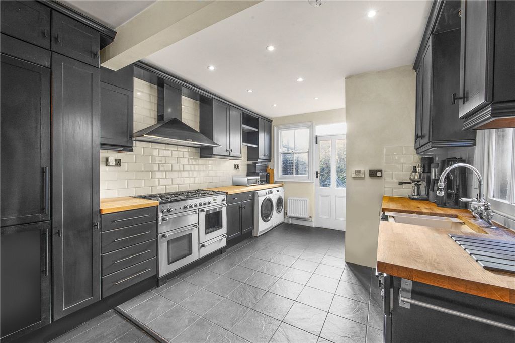 Property photo 2 of 24 Picture No. 17