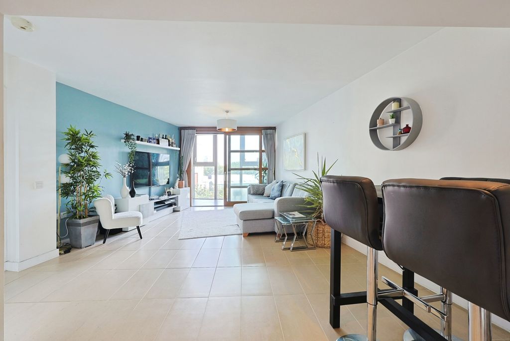 Property photo 2 of 20 Pbox-Img.Jpg