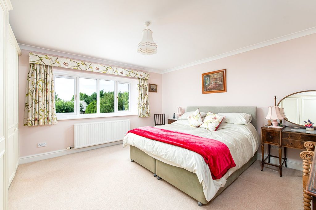 Property photo 2 of 26