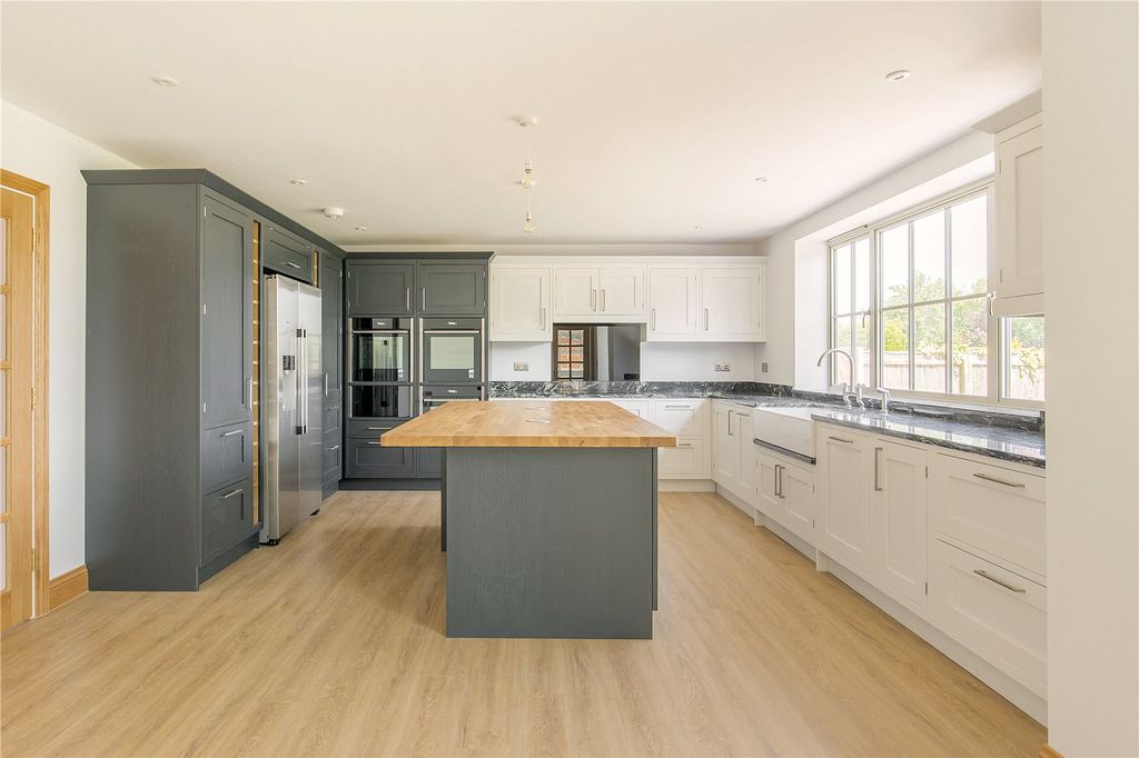 Property photo 3 of 20 Kitchen