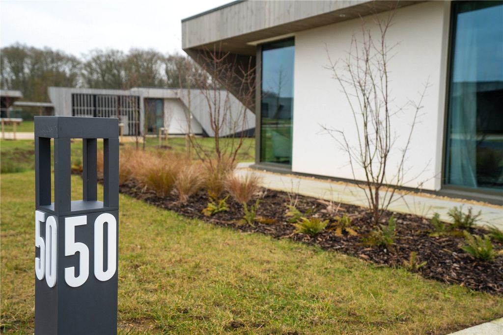 Property photo 2 of 25 Picture No. 33