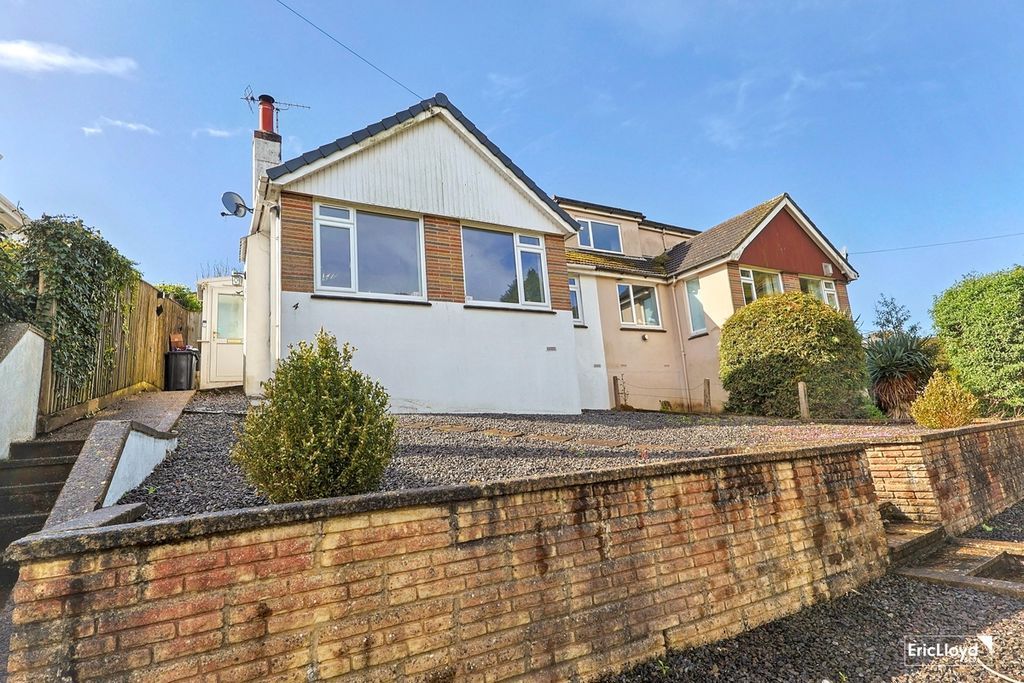 Property photo 1 of 13 Photo 11