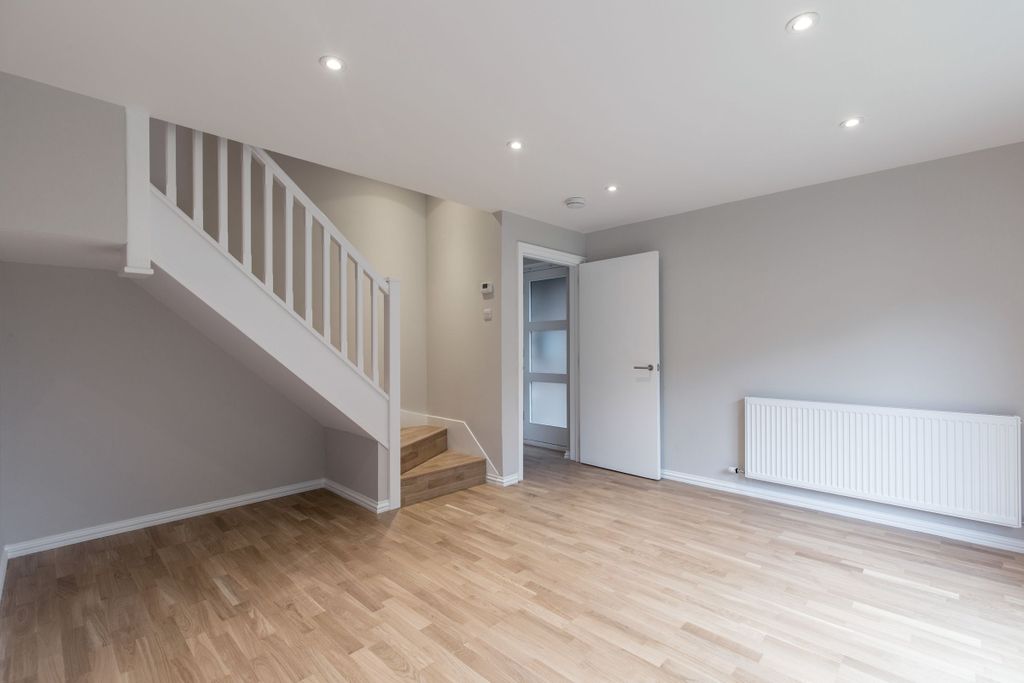 Property photo 3 of 10 Lounge (Example)