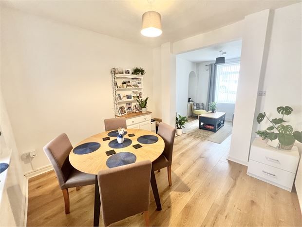 Property photo 3 of 8 Picture 3