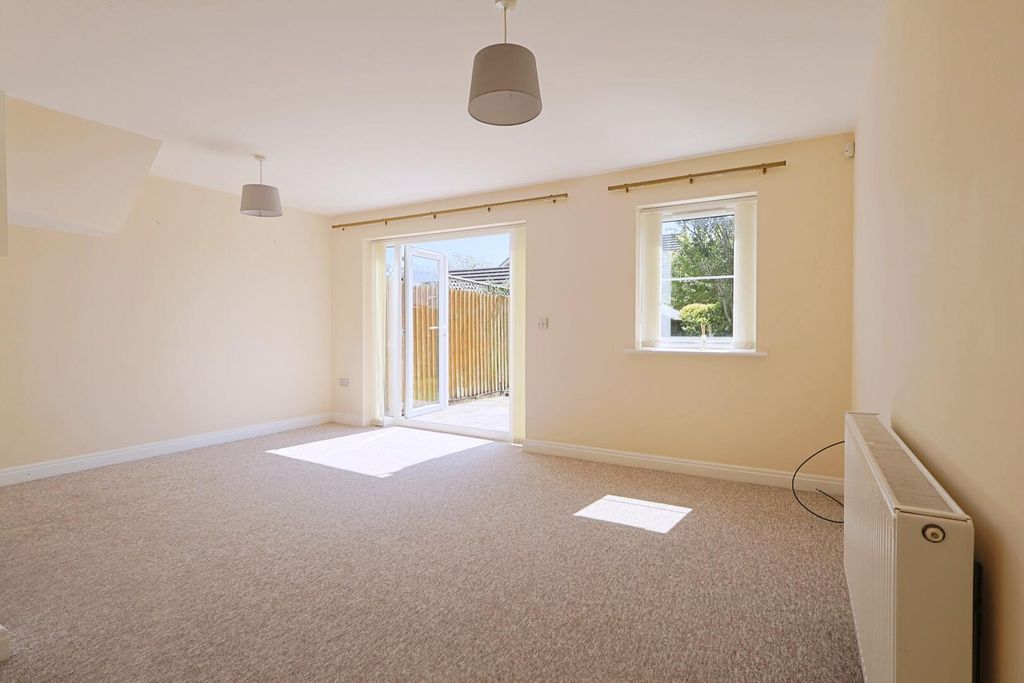Property photo 3 of 15 Sitting Room