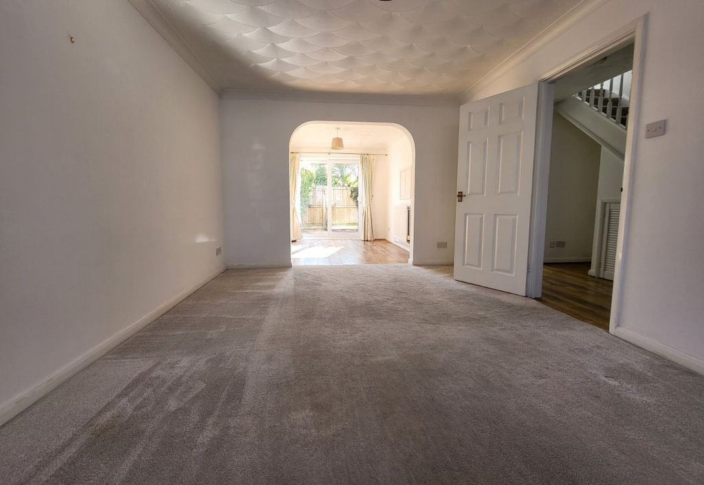 Property photo 2 of 11 Picture No. 12