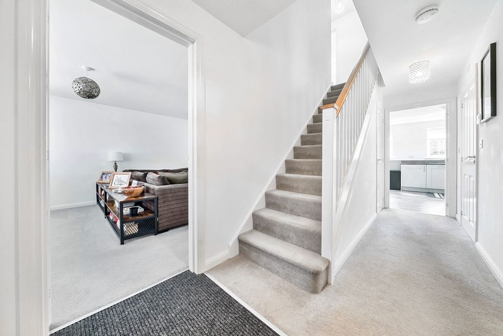 Property photo 3 of 22 10-682312A704Abf-...