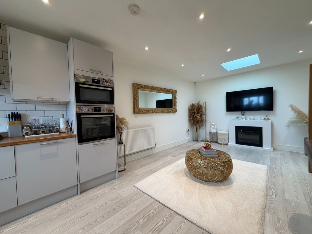 Property photo 3 of 8 4278462