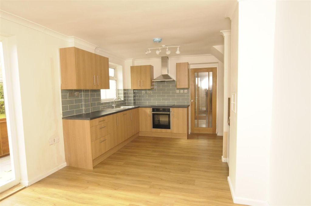 Property photo 3 of 20 Kitchen.Jpg
