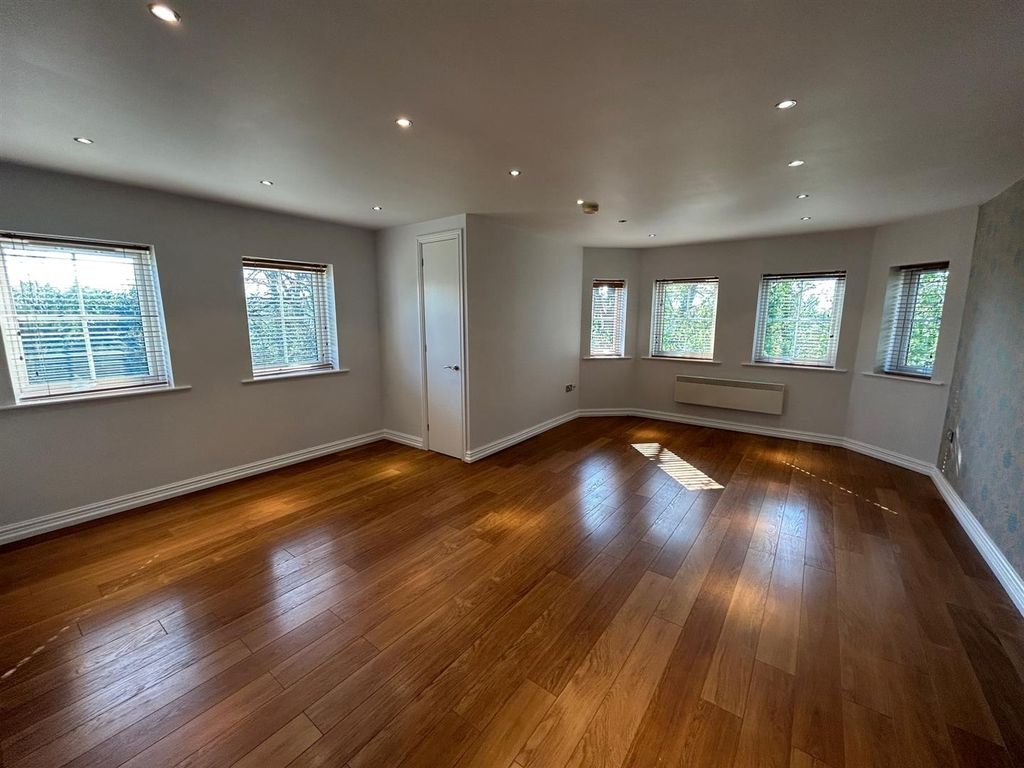 Property photo 2 of 7 Lounge.Jpg